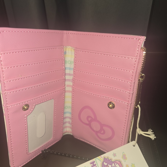 Loungfly SANRIO Hello Kitty Wallet - Picture 3 of 3